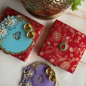 Resin Platter Brocade Hamper