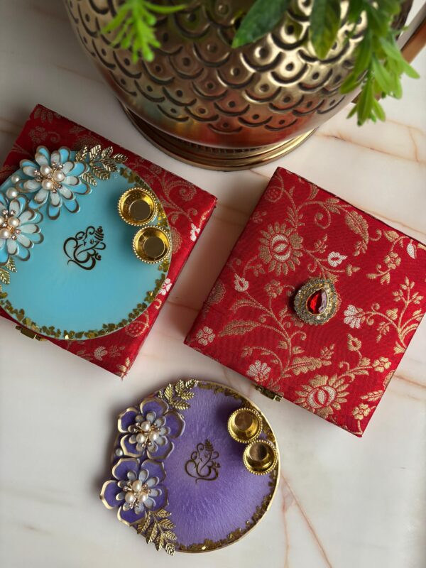 Resin Platter Brocade Hamper