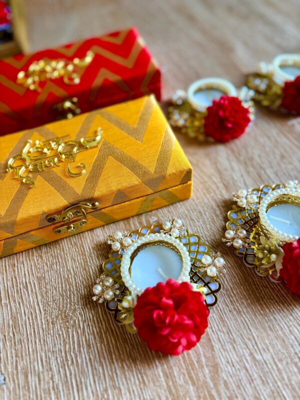 Stone  Diya Hamper with red Flower