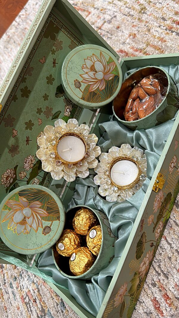 Padma Pushp Hamper with Goodies