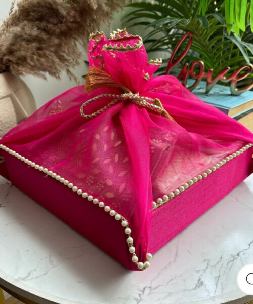 Utsav Pearl Tray Hamper
