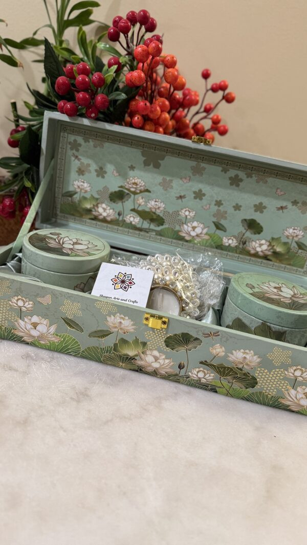 Padma Pushp Hamper with Goodies