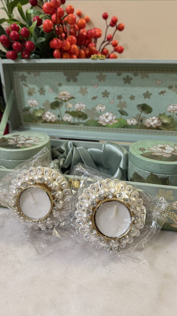 Padma Pushp Hamper with Goodies