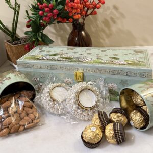 Padma Pushp Hamper with Goodies Copy
