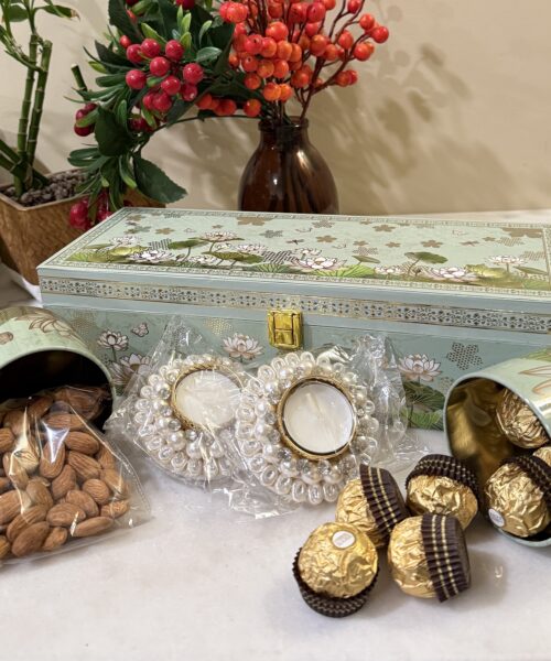 Padma Pushp Hamper with Goodies Copy