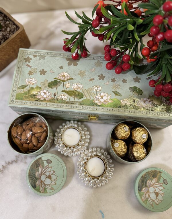 Padma Pushp Hamper with Goodies